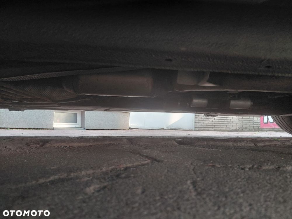 BMW Seria 3 318i Edition Sport - 16