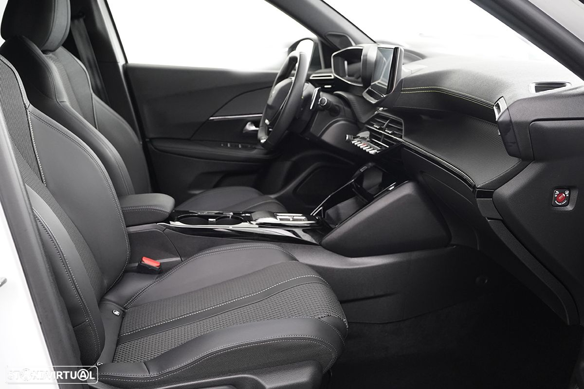 Peugeot 2008 1.2 PureTech GT EAT8 - 23