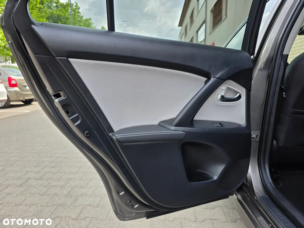 Toyota Avensis - 19