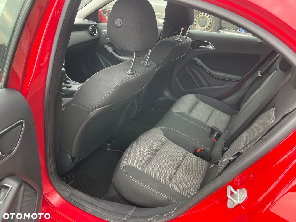 Mercedes-Benz Klasa A 180 (BlueEFFICIENCY) - 9