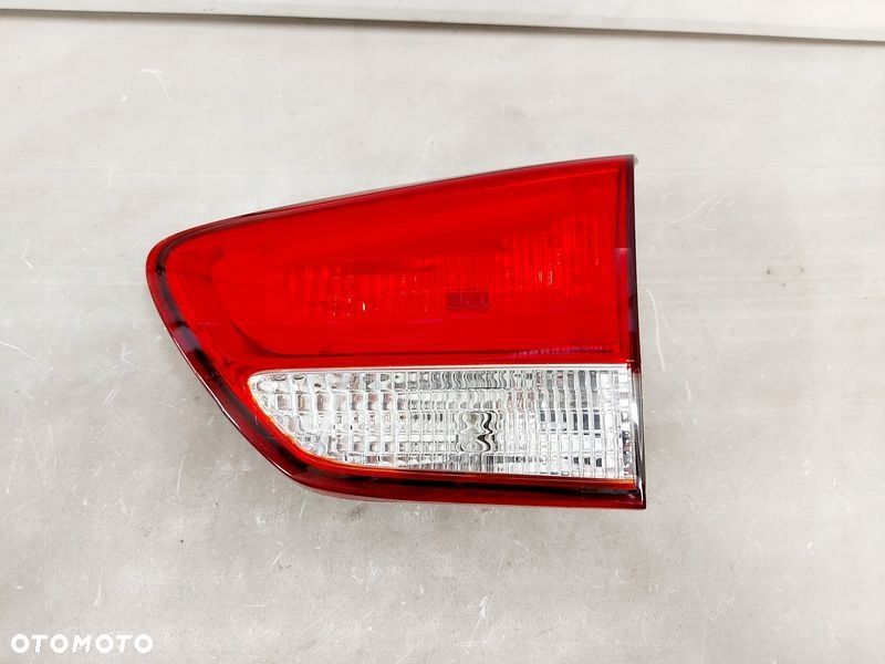 KIA CARENS IV LAMPA W KLAPĘ PRAWY TYŁ PRAWA TYLNA - 1