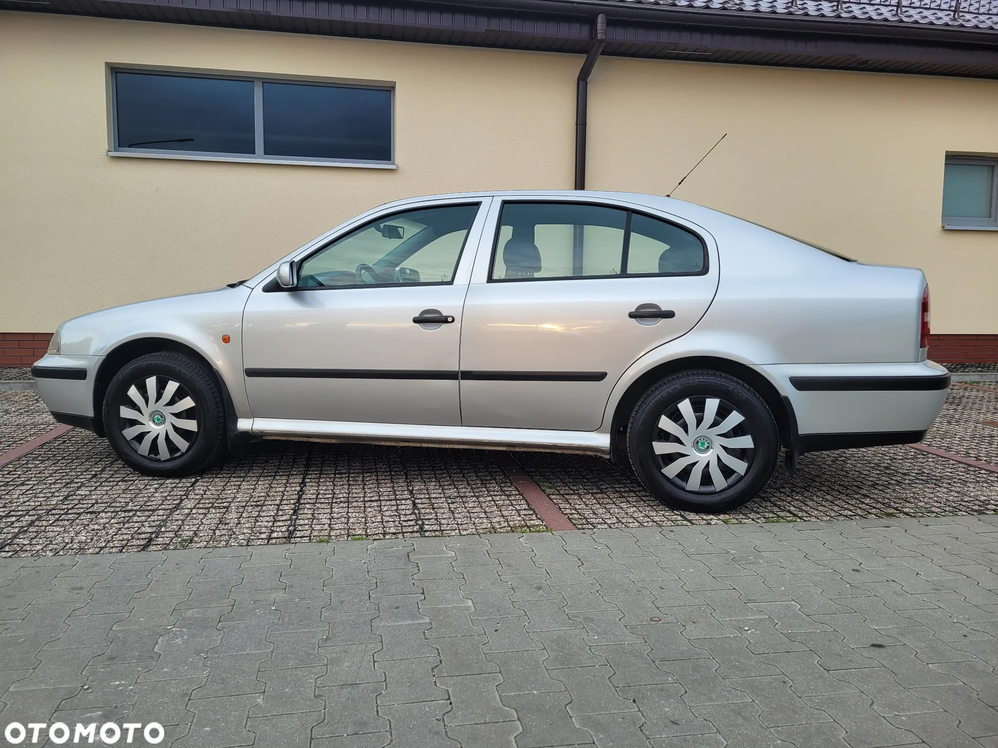 Skoda Octavia 1.6 GLX - 4