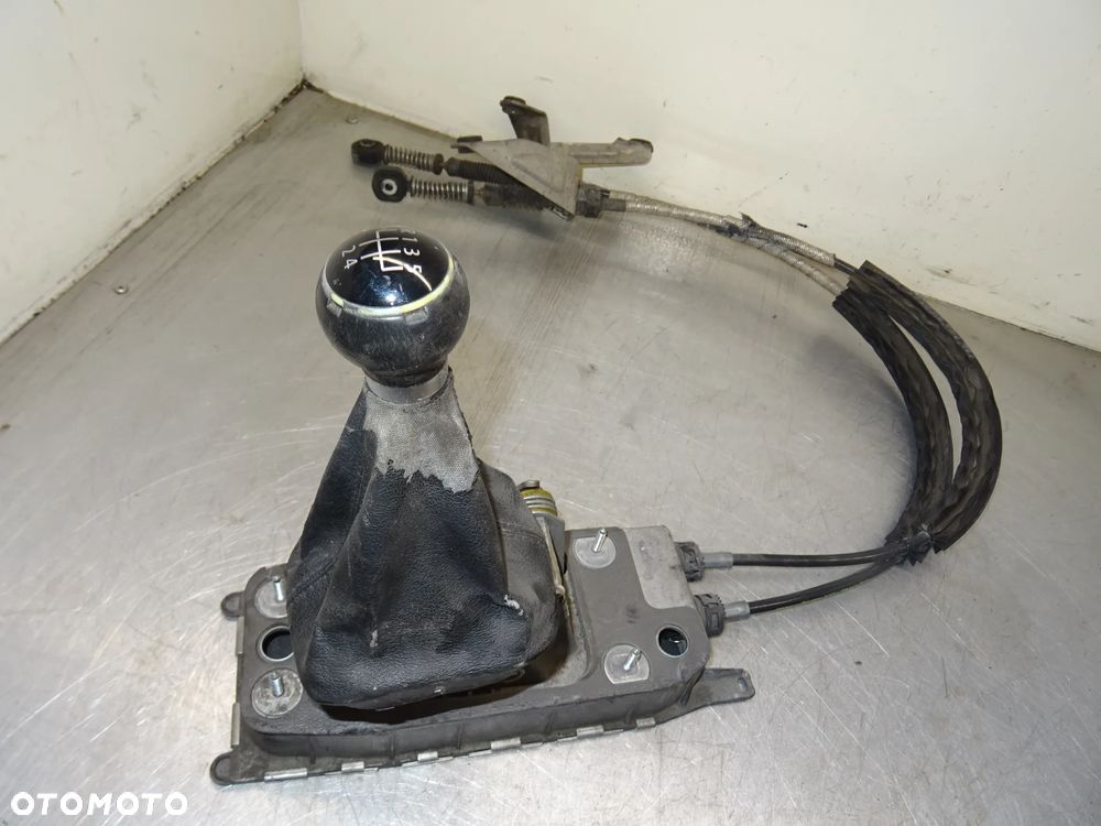 VW GOLF V HB 5D 1.9TDI LEWAREK WYBIERAK BIEGÓW 1K0711061A 1K0711049AS - 1