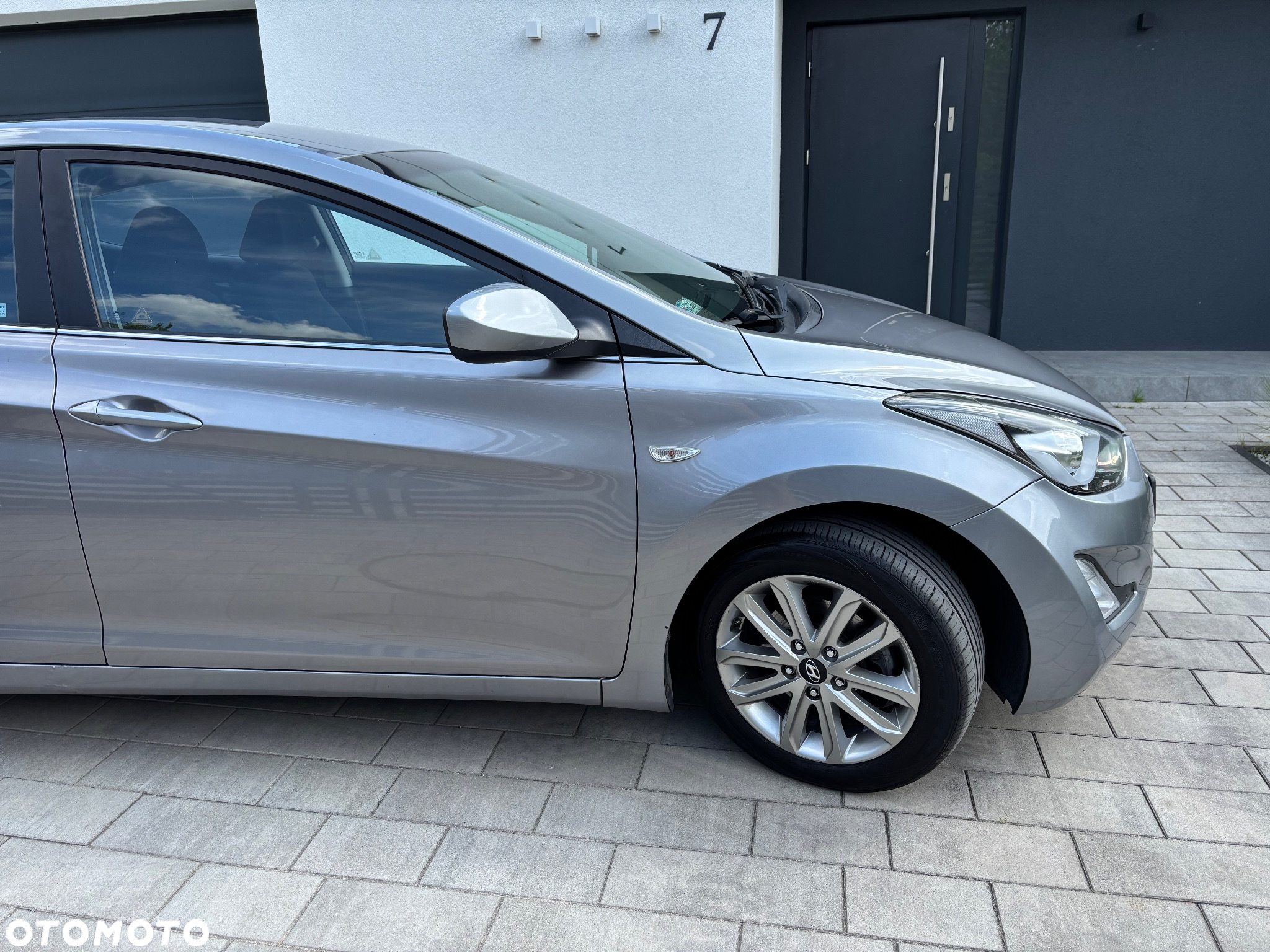 Hyundai Elantra 1.6 Comfort - 12