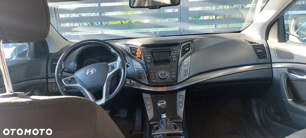 Hyundai i40 Kombi blue 1.6 Space - 8