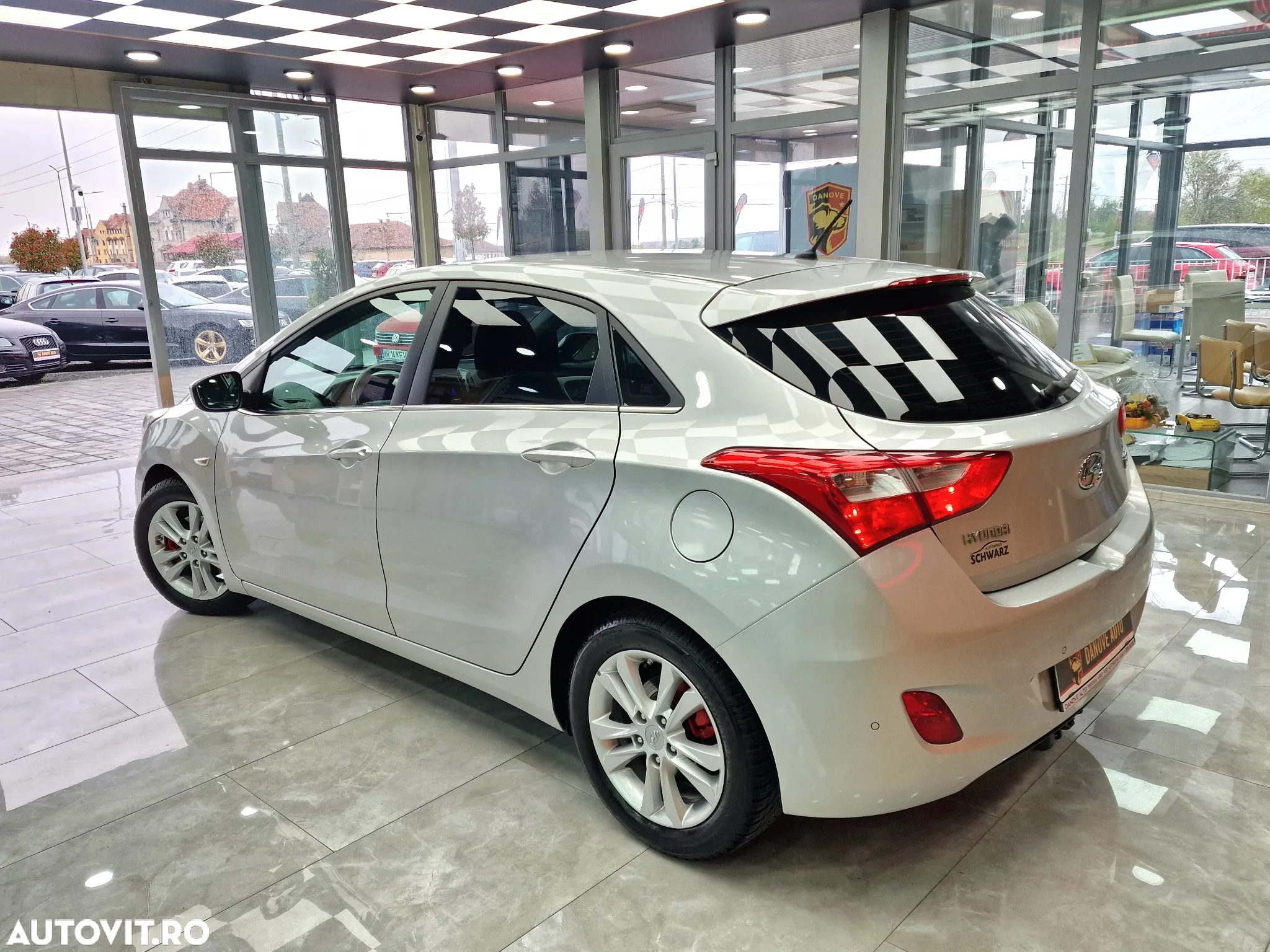 Hyundai i30 1.6 CRDI Automatik Style - 10