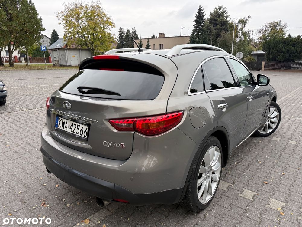 Infiniti QX70 - 19