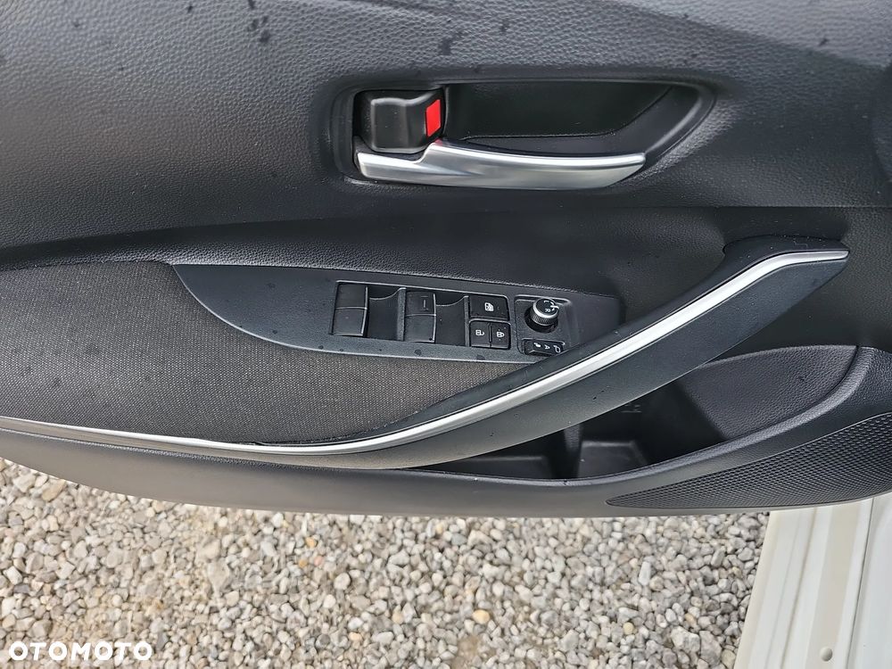 Toyota Corolla 1.8 Hybrid Comfort - 13