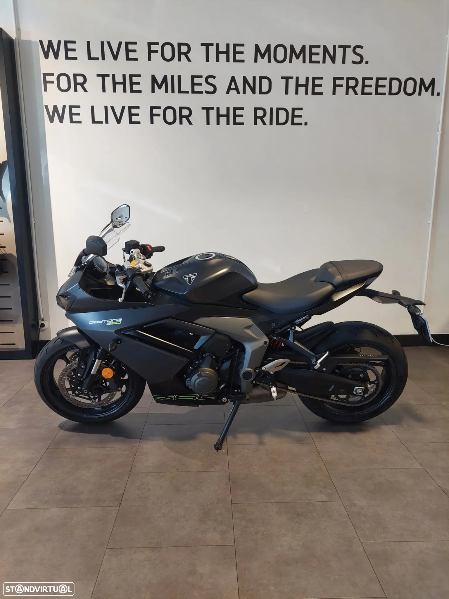 Triumph Daytona 660 - 2