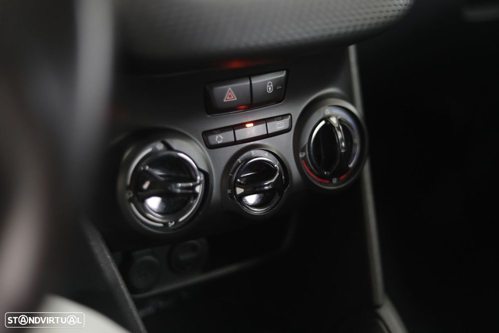 Peugeot 208 1.2 VTi SE Style - 14
