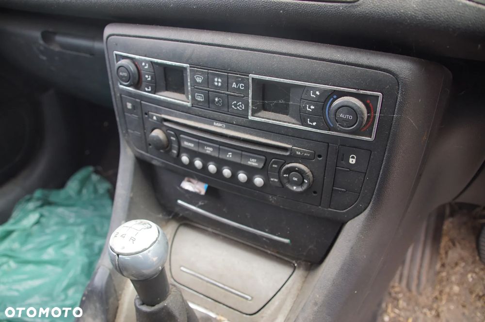 Auto na części - Citroen C5 II X7 1.6 HDI 110 KM 9HZ BE4R KTV 2008R Silnik Skrzynia Drzwi Szyba Błotnik Klapa Lampa Deska Kokpit Sterownik Moduł Kierownica Licznik - 12