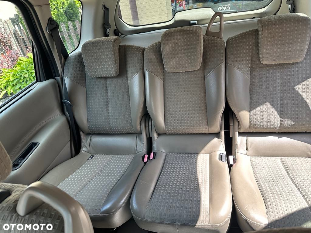 Renault Grand Scenic Gr 1.9 dCi Confort Privilege - 2