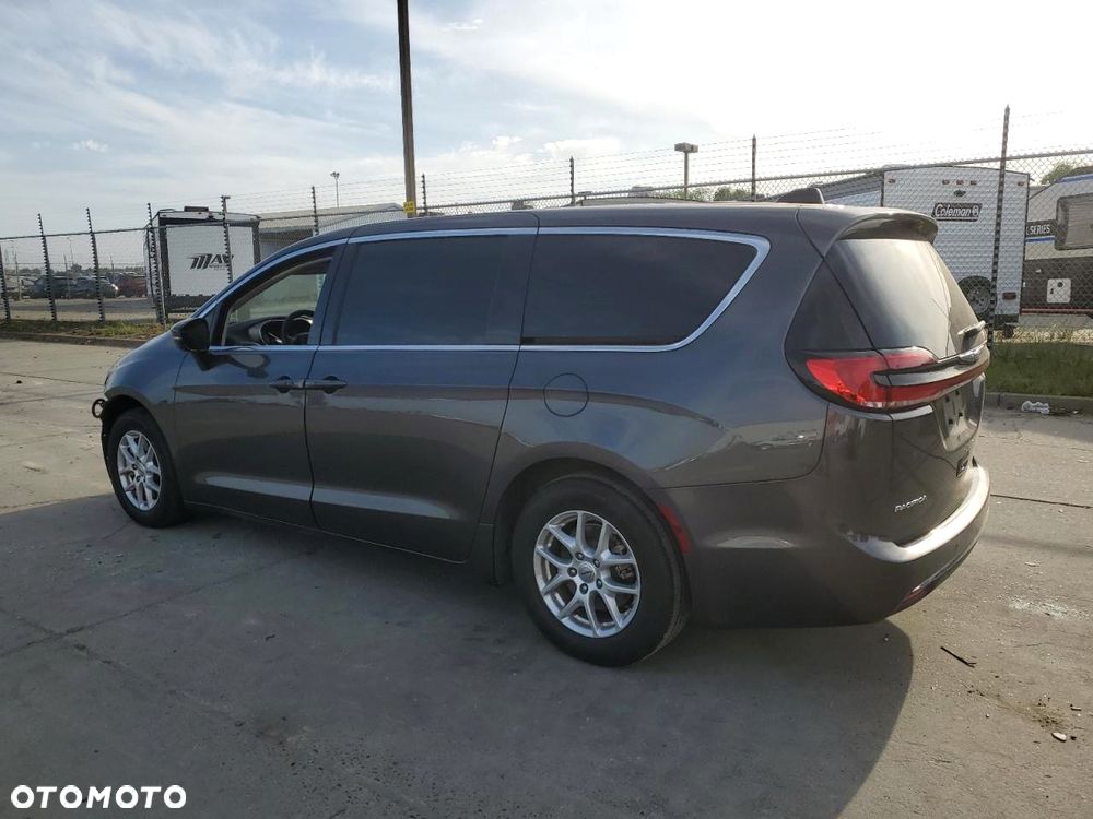 Chrysler Pacifica - 5