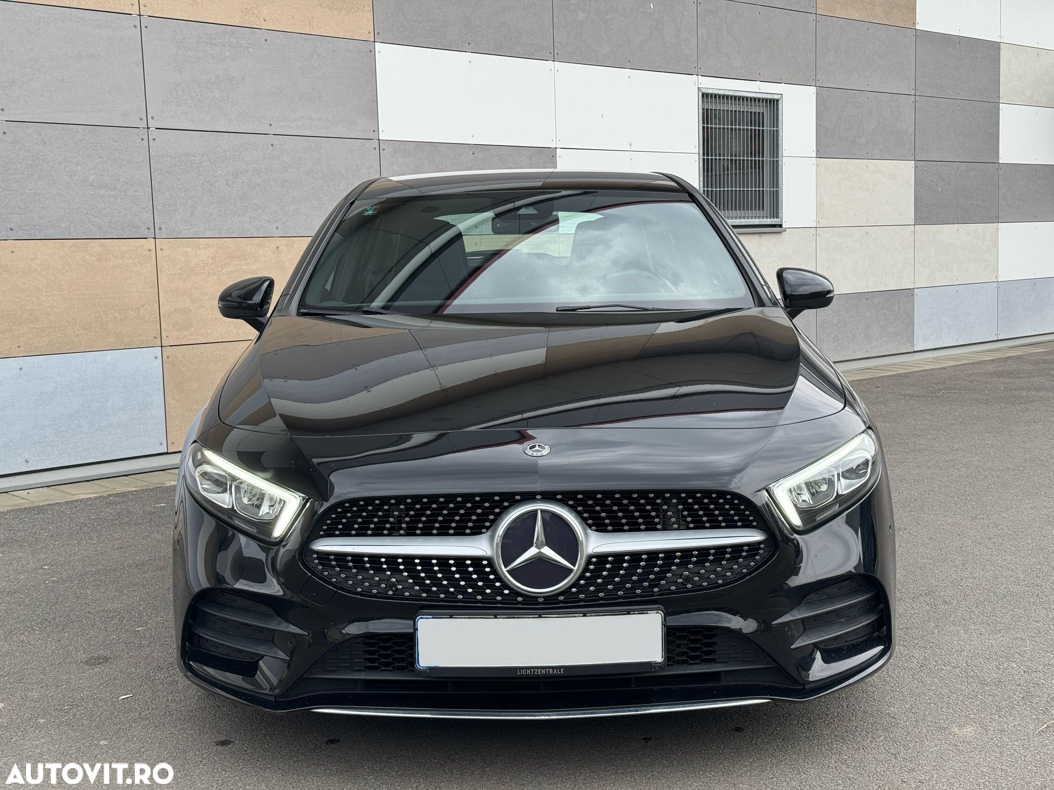 Mercedes-Benz A 180 d 7G-DCT AMG Line - 2