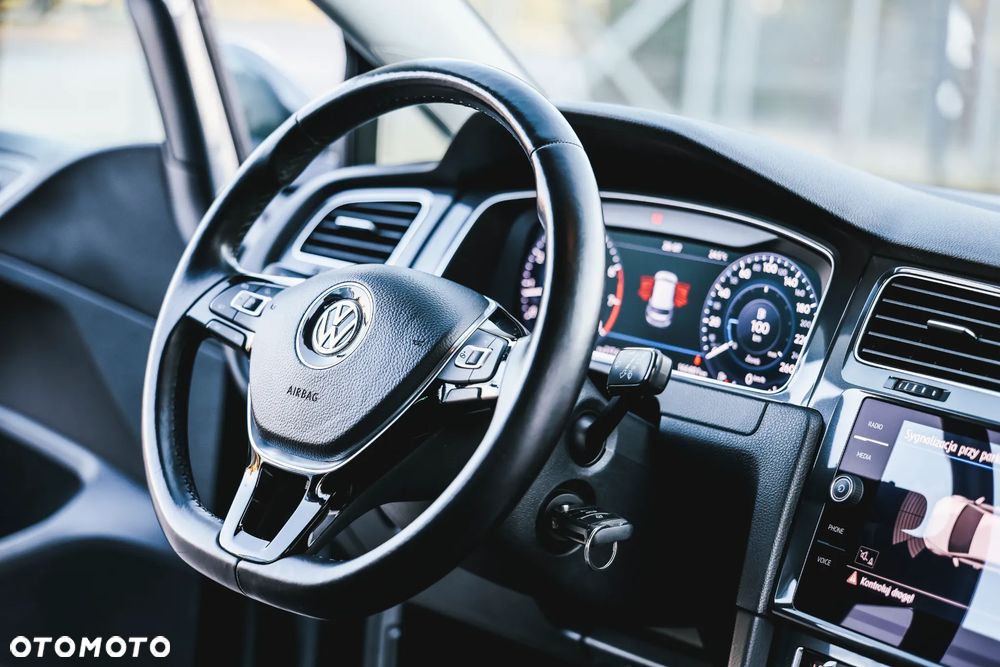 Volkswagen Golf 1.4 TSI BMT Comfortline - 26