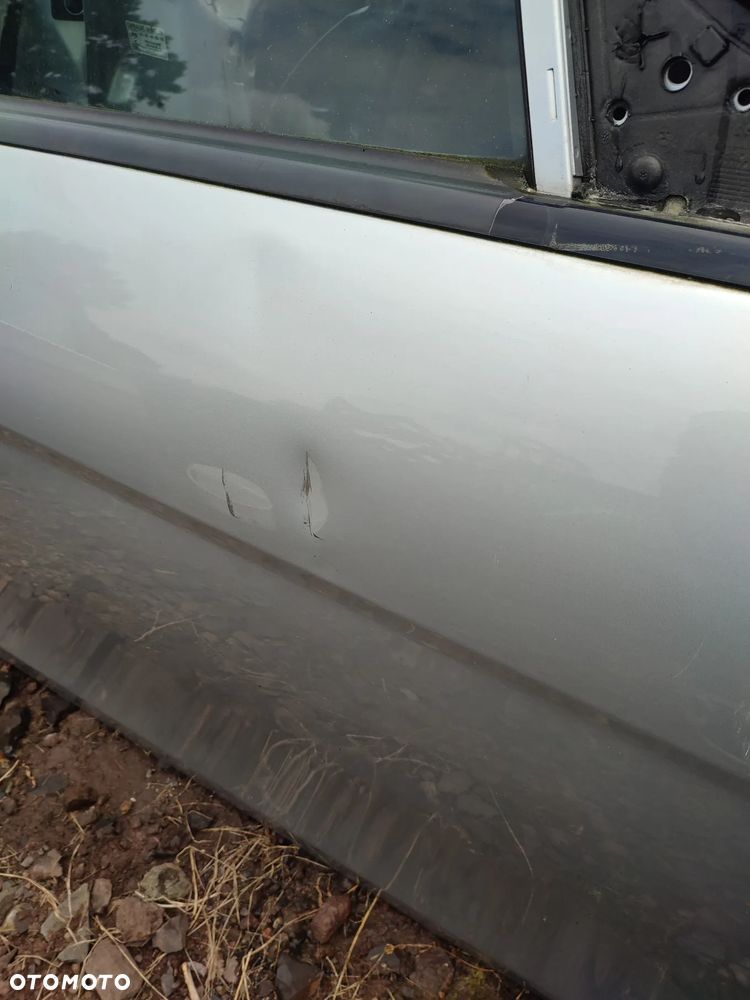 Mercedes C-klasa W204 Sedan drzwi prawe przód przednie kolor 775 - 2