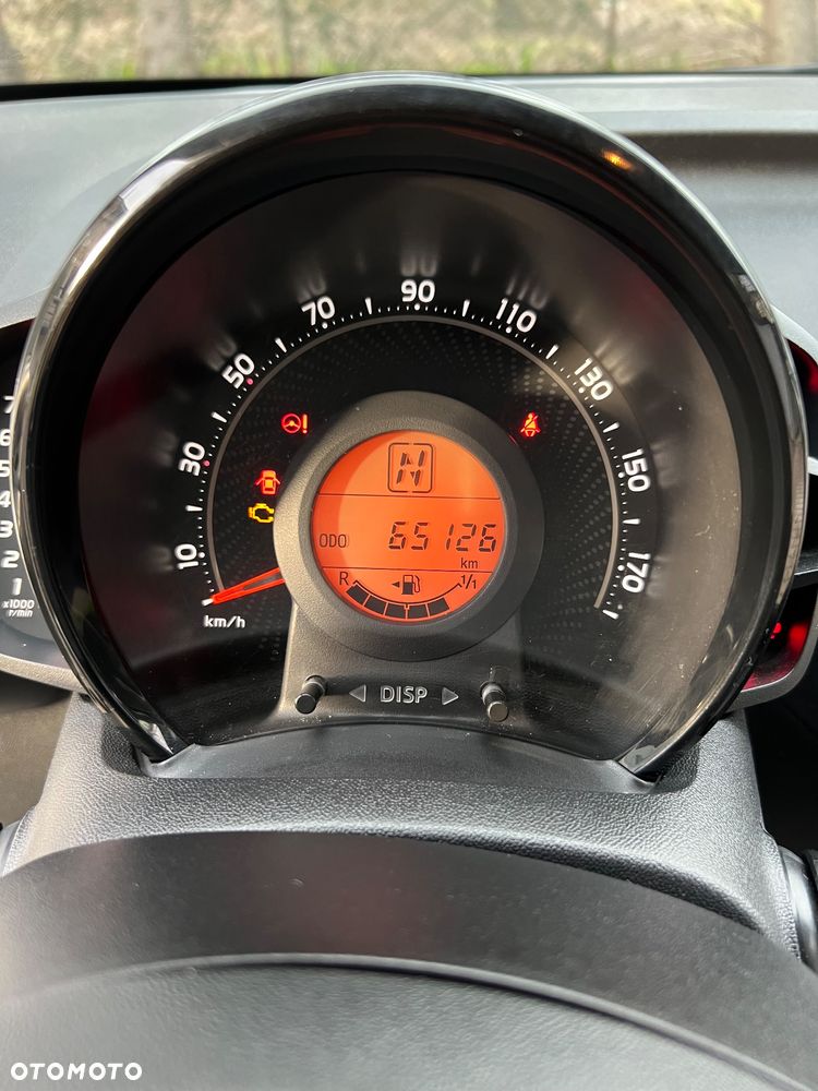Toyota Aygo x.shift x-play connect - 9