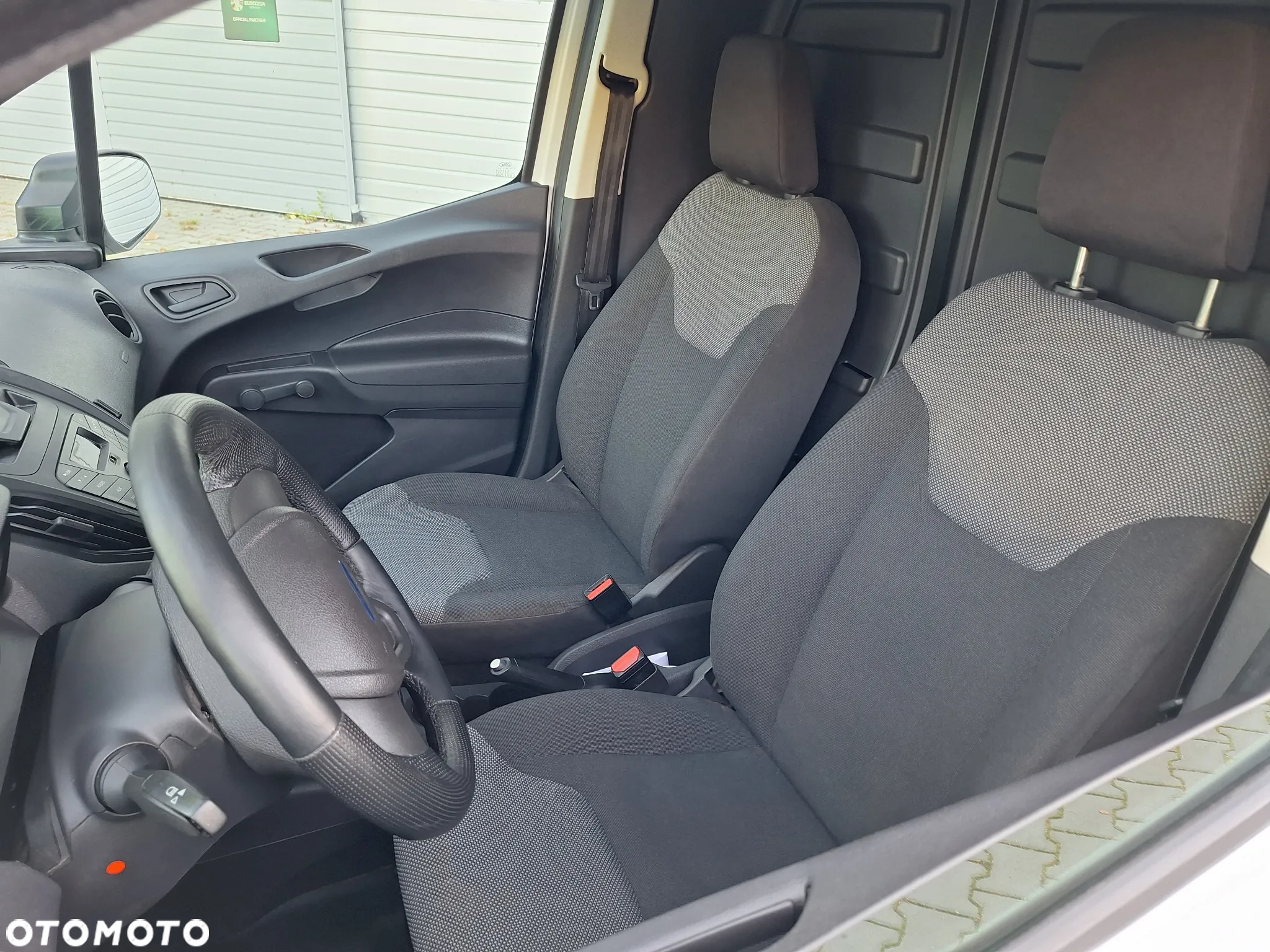 Ford Transit Courier - 10