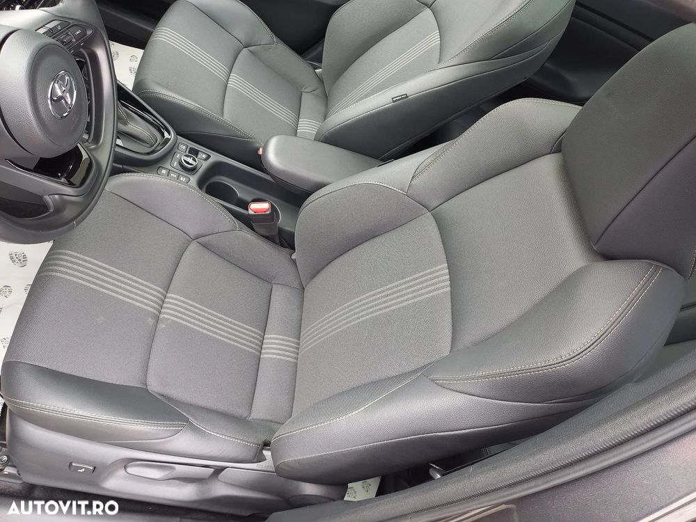 Toyota Yaris Cross 1.5 VVT-i HSD 4x4 Exclusive Adventure - 18