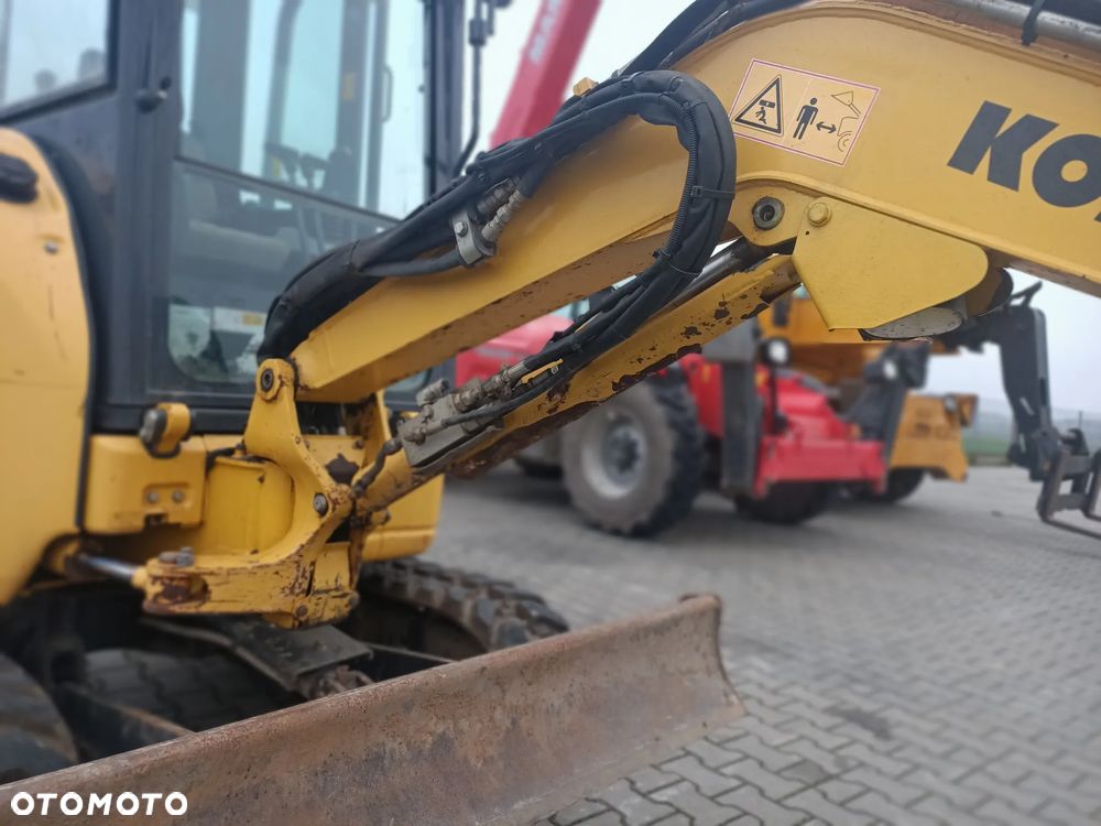 Komatsu PC26MR-3 - 30
