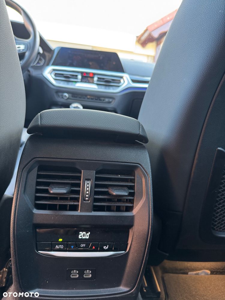 BMW Seria 3 318d mHEV - 21