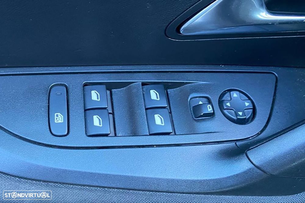 Peugeot 2008 1.2 PureTech Active - 11