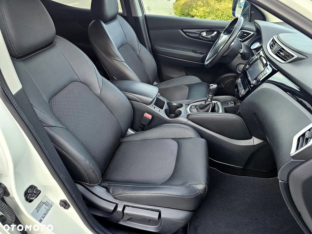 Nissan Qashqai 1.6 DIG-T Tekna - 27