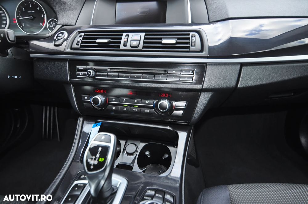 BMW Seria 5 525d xDrive AT - 22