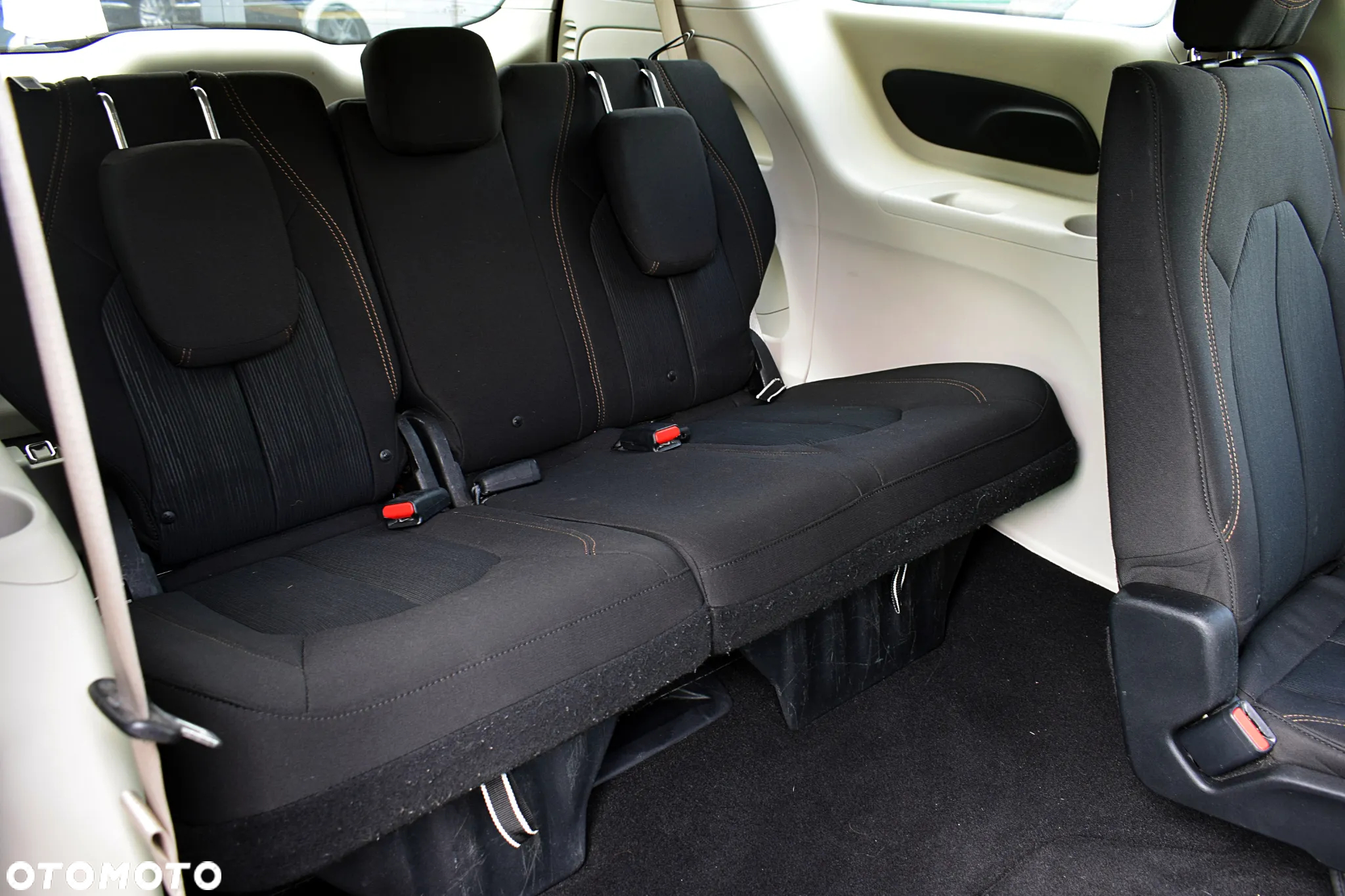 Chrysler Pacifica - 8