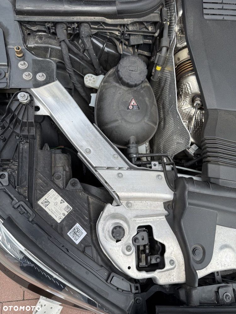 Mercedes-Benz Klasa E 300 d 4-Matic Avantgarde - 39
