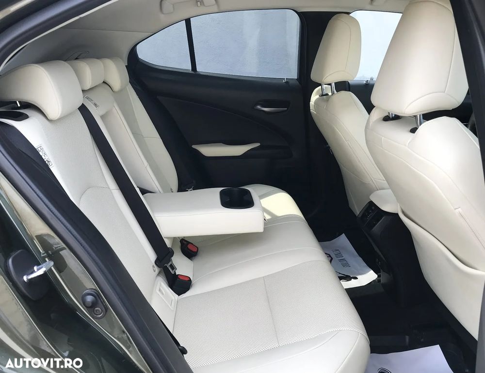 Lexus UX 250h E-FOUR Luxury ML - 15