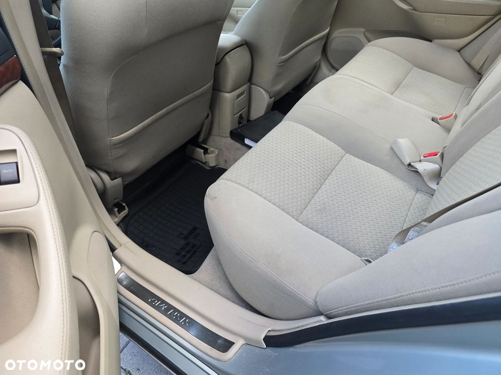Toyota Avensis 2.2 D-4D Sol - 11