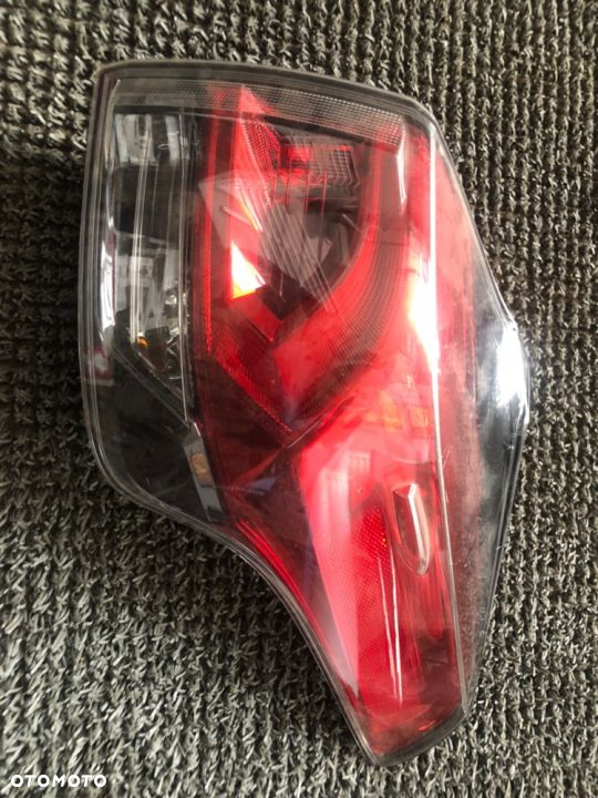 lampa prawa tył toyota Rav 4 2015-2017