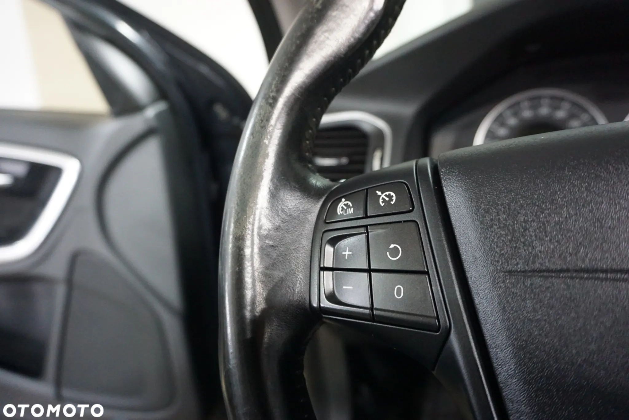 Volvo V60 D3 Momentum - 29