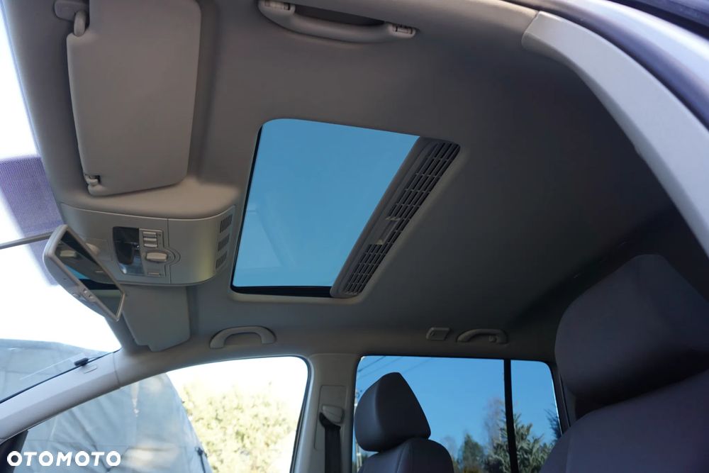 Volkswagen Touran 2.0 TDI Highline - 25