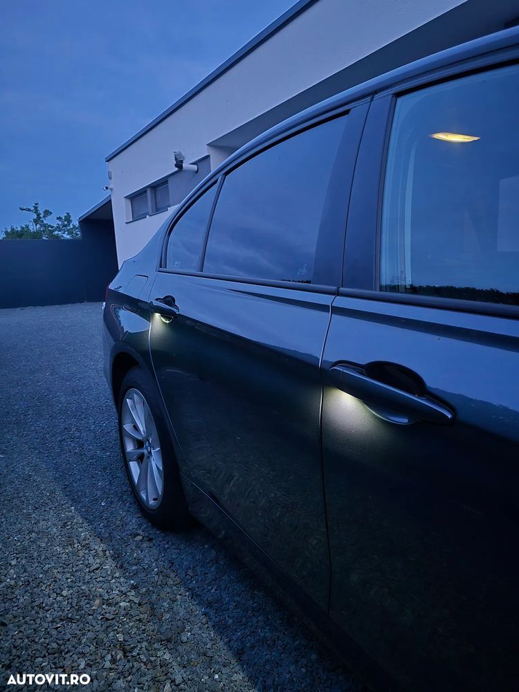 BMW Seria 3 320d xDrive - 16
