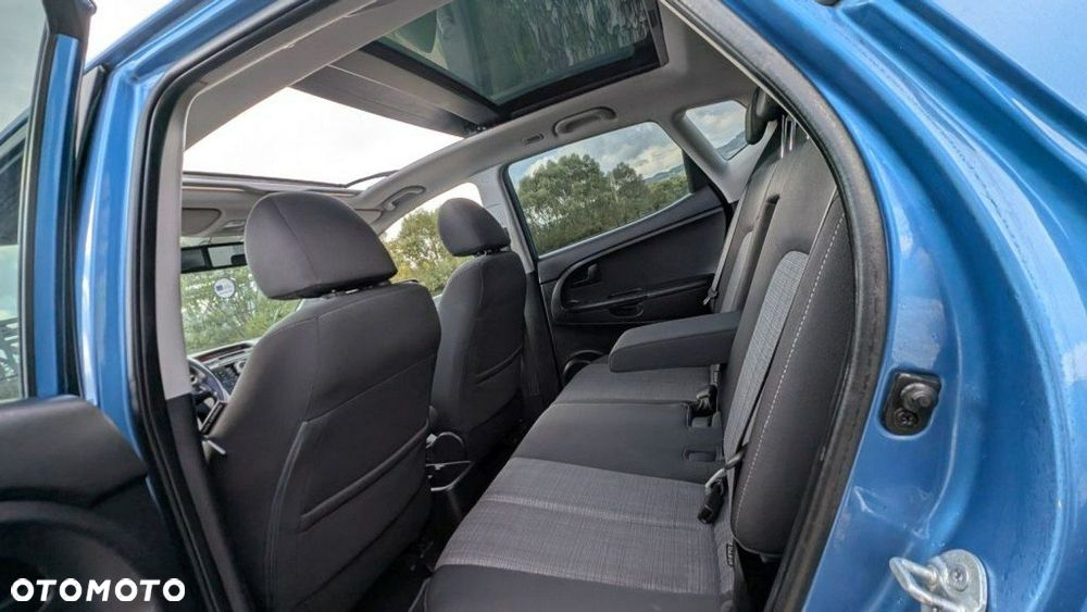 Kia Venga - 25