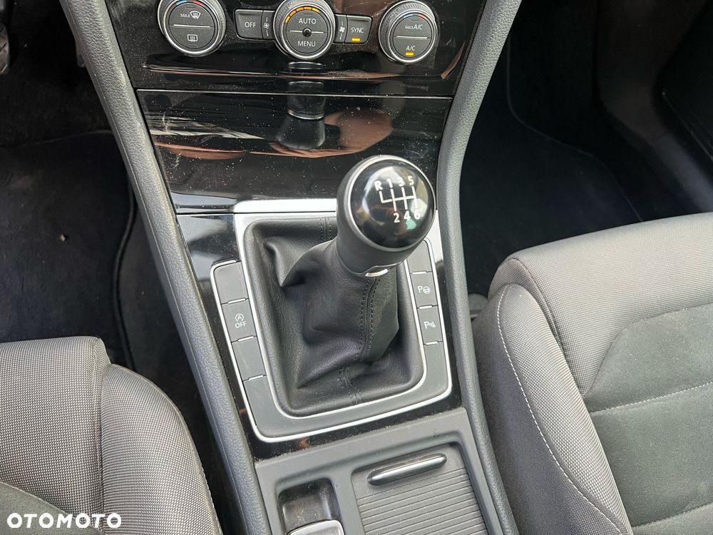Volkswagen Golf - 16