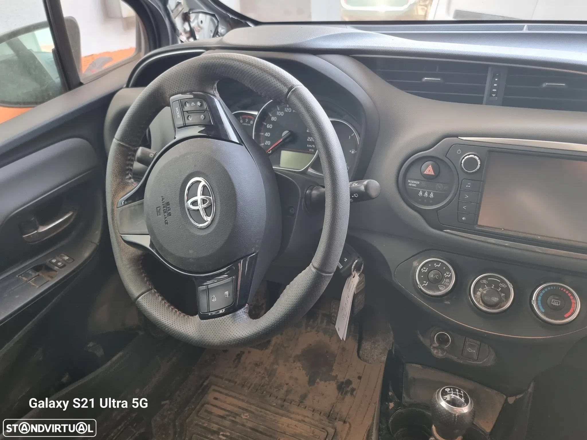 TOYOTA YARIS (P13)  1.3 de 2015 para peças - 3