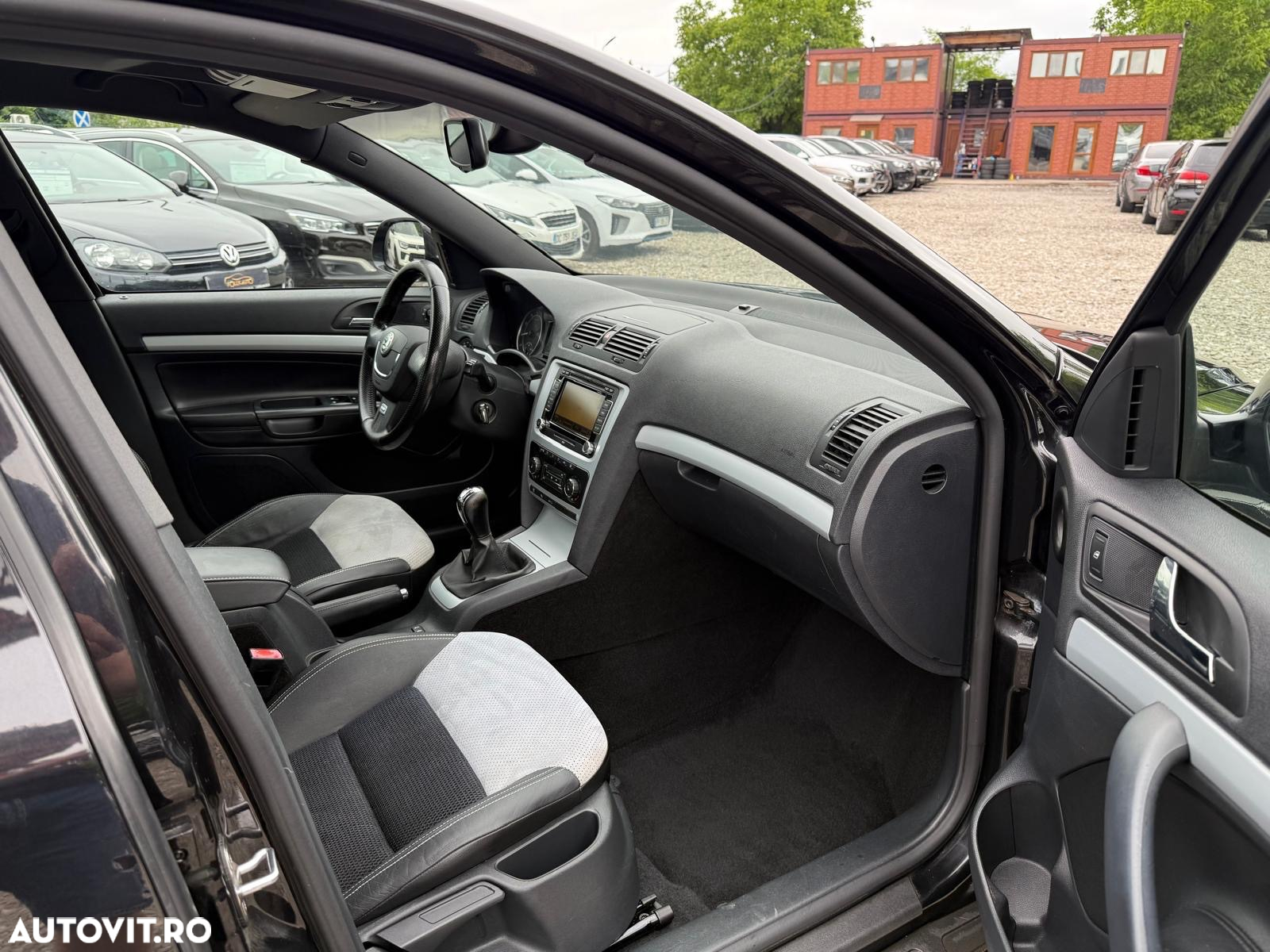 Skoda Octavia 2.0 FSI Turbo RS - 29
