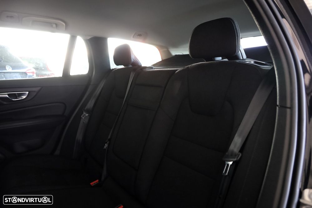 Volvo V60 2.0 B4 Momentum Plus Geartronic - 9