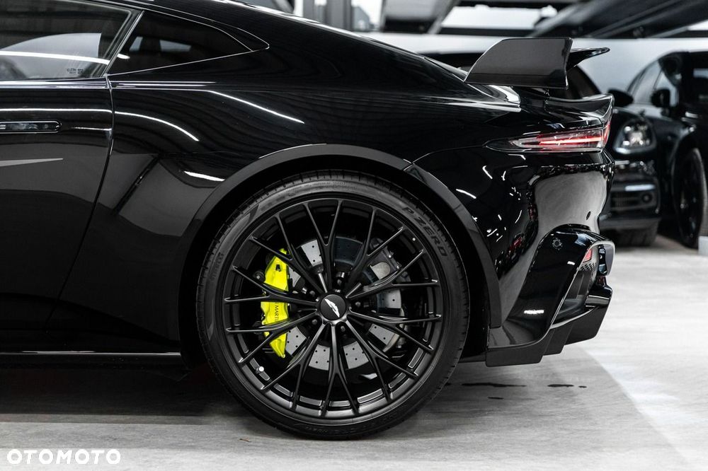 Aston Martin Vantage - 17