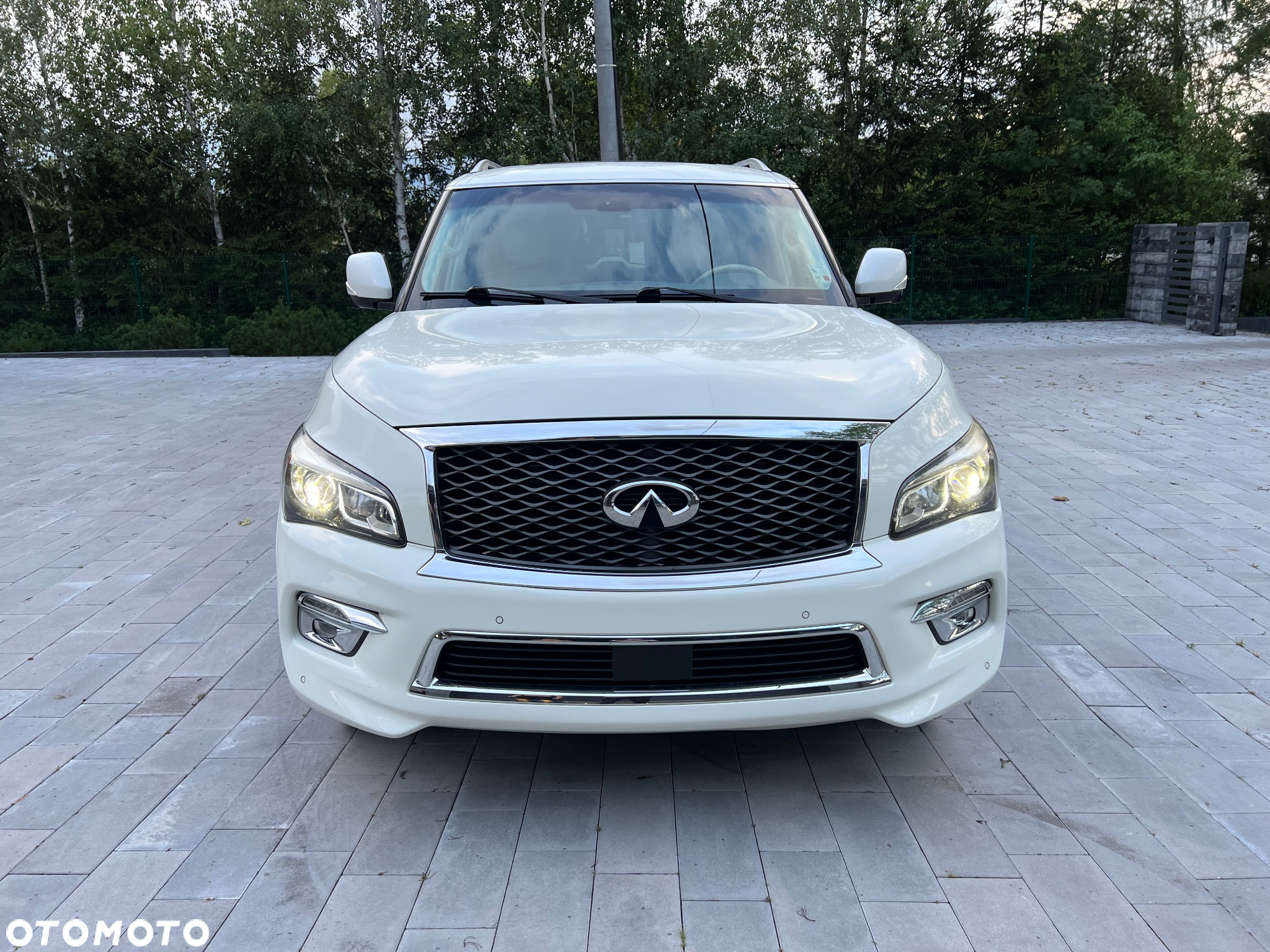 Infiniti QX80 - 2