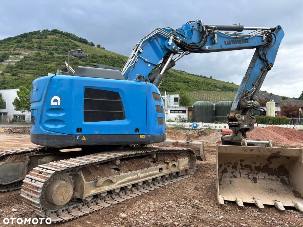 Liebherr R926 COMPACT - 4