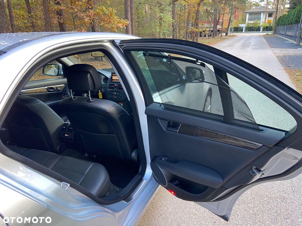 Mercedes-Benz Klasa C 280 4Matic 7G-TRONIC Avantgarde - 33