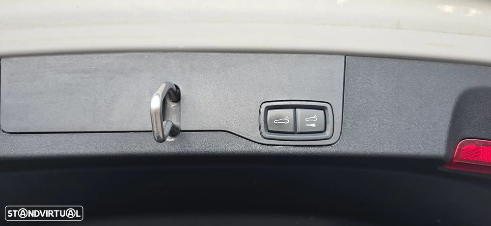 Porsche Taycan Cross Turismo 4 - 12