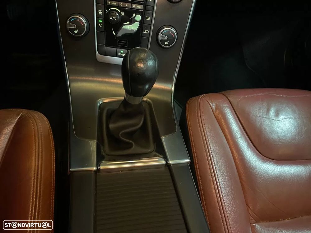 Volvo V60 D2 Summum - 14