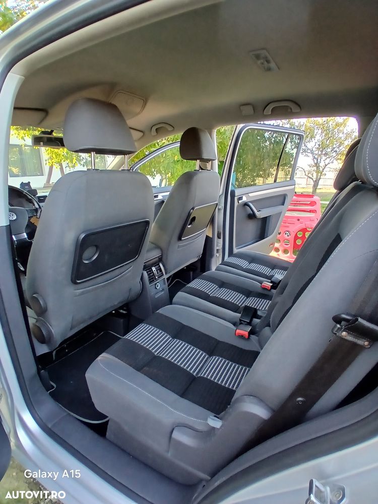 Volkswagen Touran 2.0 TDI DPF Trendline DSG - 11