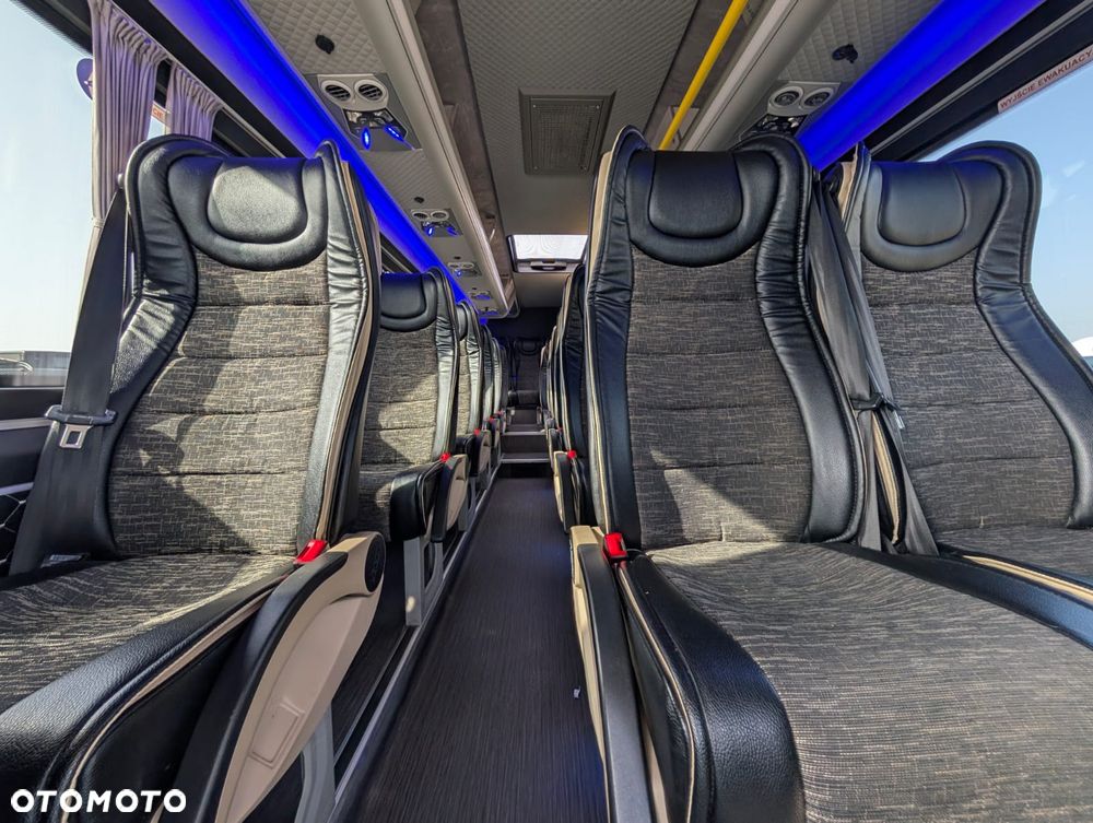 Mercedes-Benz Sprinter 517 - 18