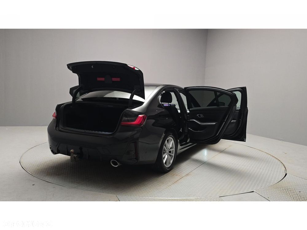BMW Seria 3 320d xDrive mHEV M Sport - 12